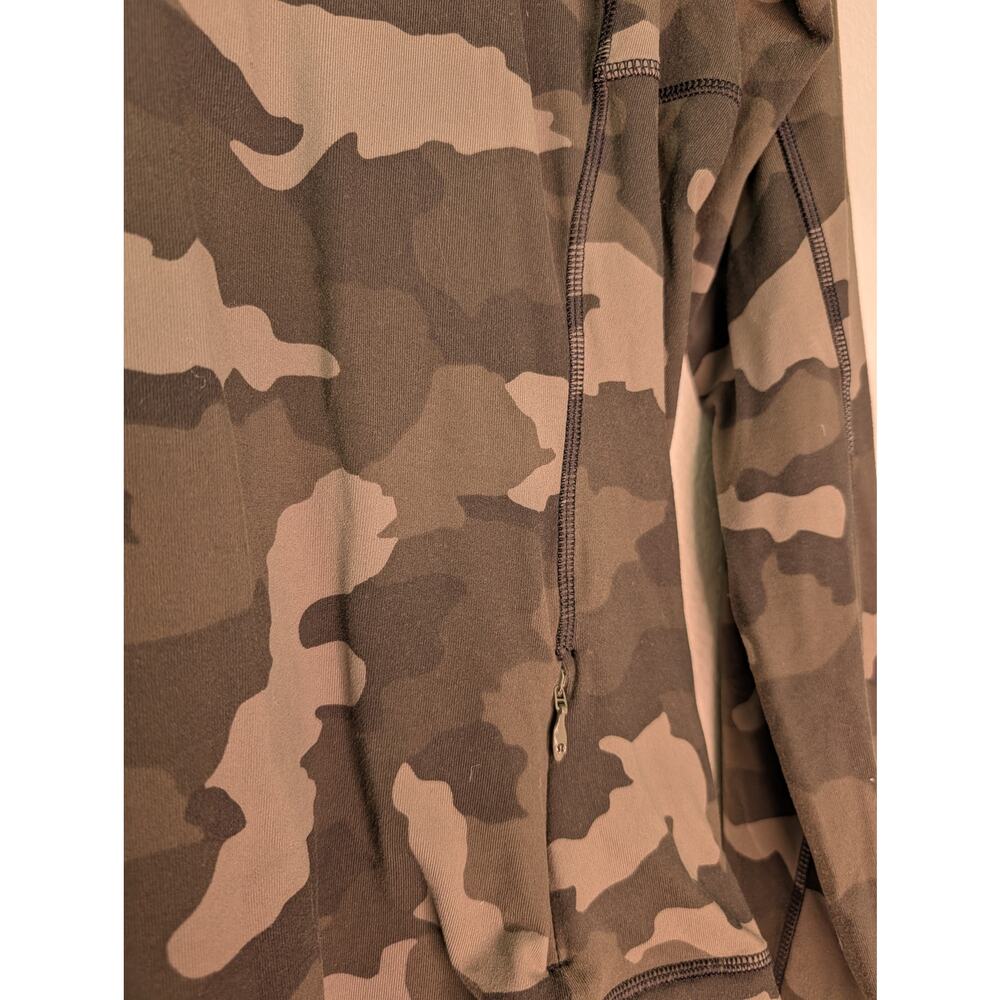 Lululemon Women's Green Camo Longsleeve Shirt 10 Activewear Thumbholes Athletic - Picture 4 of 4